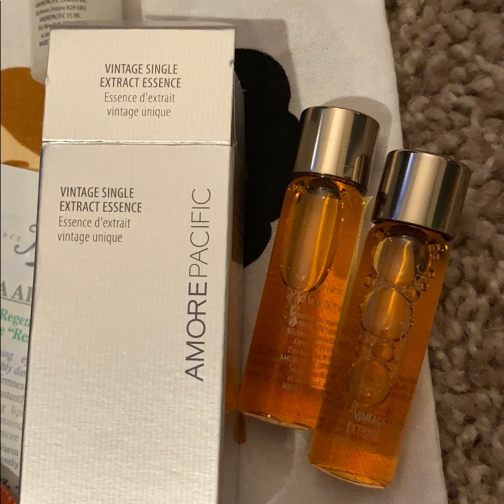 AMOREPACIFIC & KIEHL’S Bundle - Picture 2 of 6
